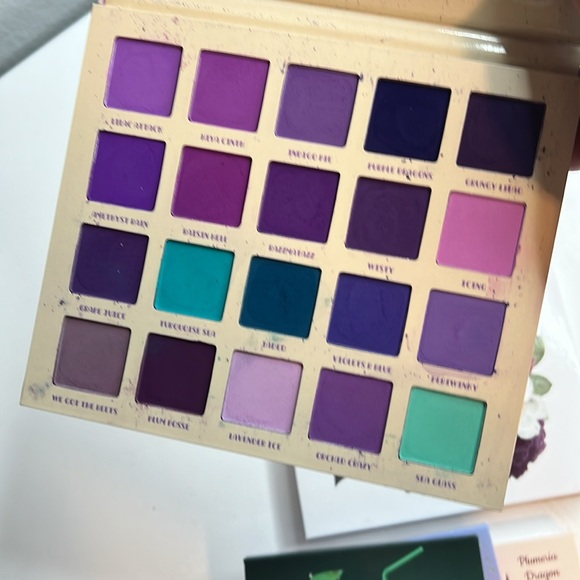 Bundle of random indie eyeshadow palettes - Picture 5 of 8